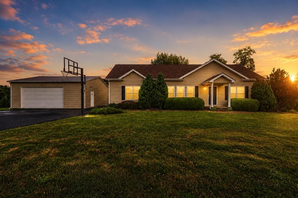 Photo of 220 Crossroads Place, Lebanon, VA 24266 (MLS # 110984)