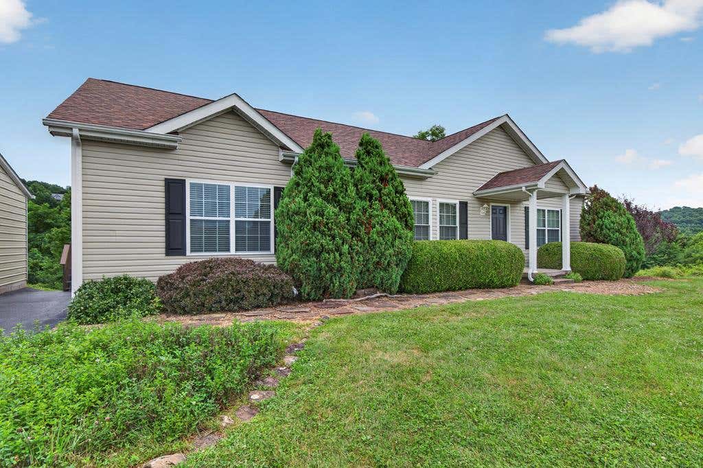 Photo of 220 Crossroads Place, Lebanon, VA 24266 (MLS # 110984)