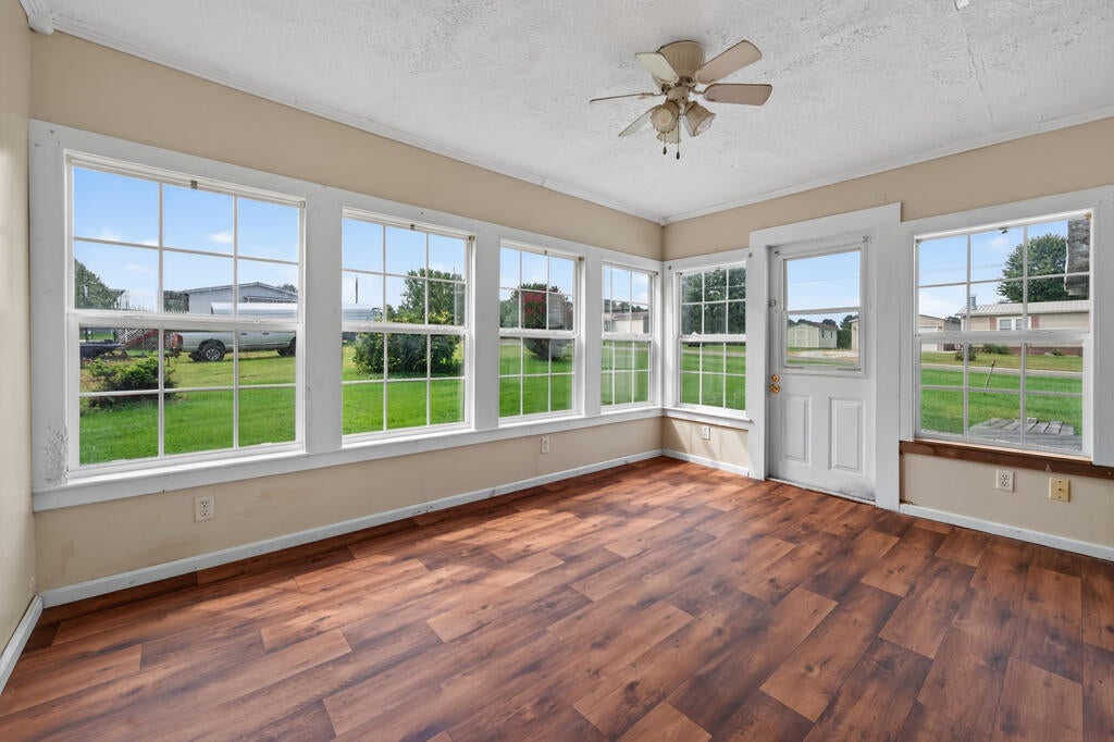 Photo of 115 Crossridge Ln, Galax, VA 24333 (MLS # 111688)