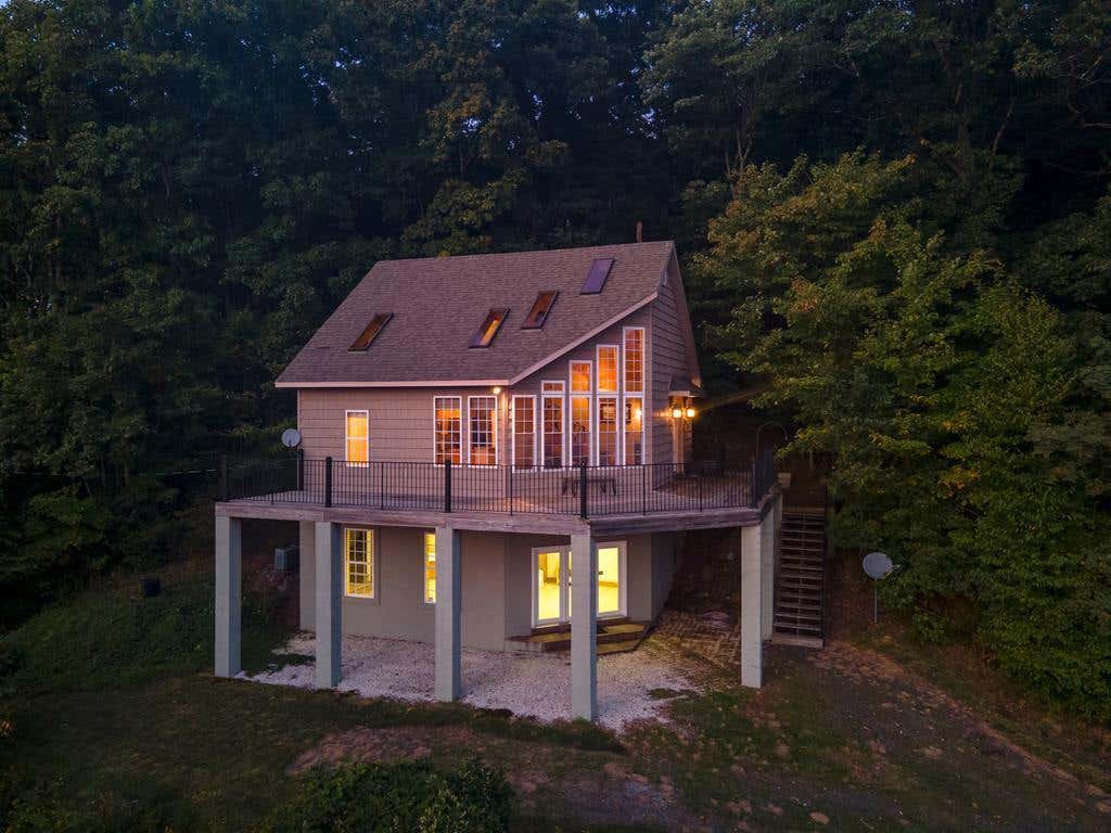 Photo of 1001 Crystal Springs Dr, Fancy Gap, VA 24328 (MLS # 111396)