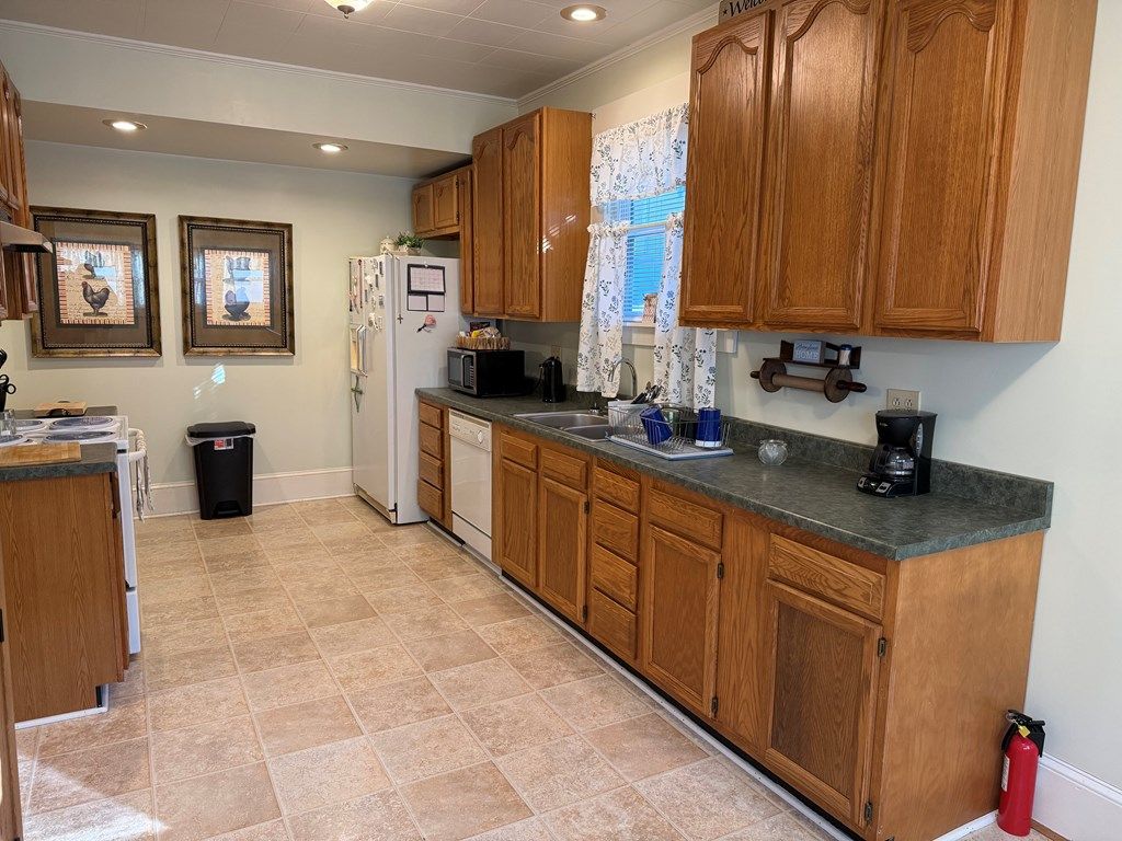 Photo of 1022 Russell Hill St, Buchanan, VA 24614 (MLS # 104686)