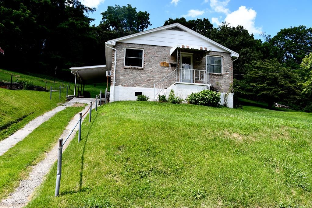Photo of 1912 Virginia Ave, Bluefield, VA 24605 (MLS # 104327)