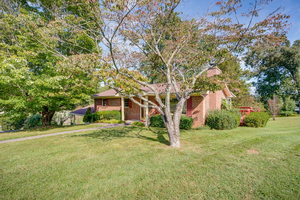 551 Meadowcrest Dr.