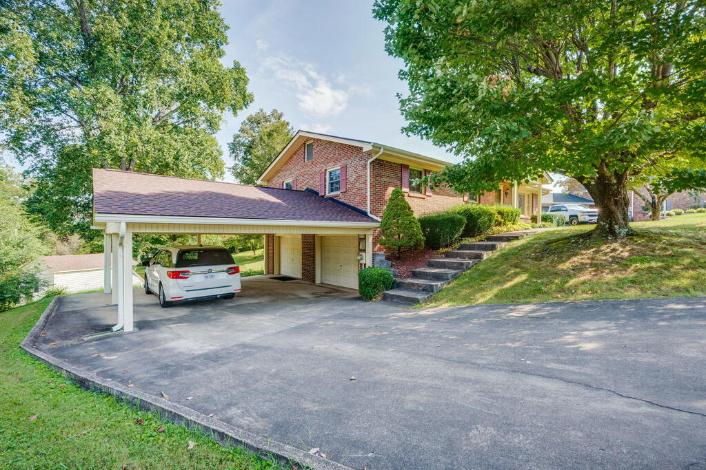 551 Meadowcrest Dr.