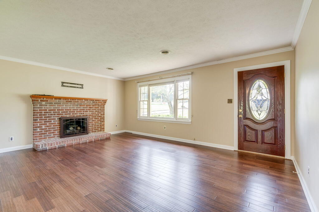 551 Meadowcrest Dr.