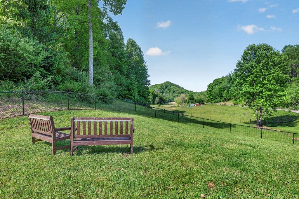 Photo of 520 Mountain Lake Dr, North Tazewell, VA 24630 (MLS # 110211)