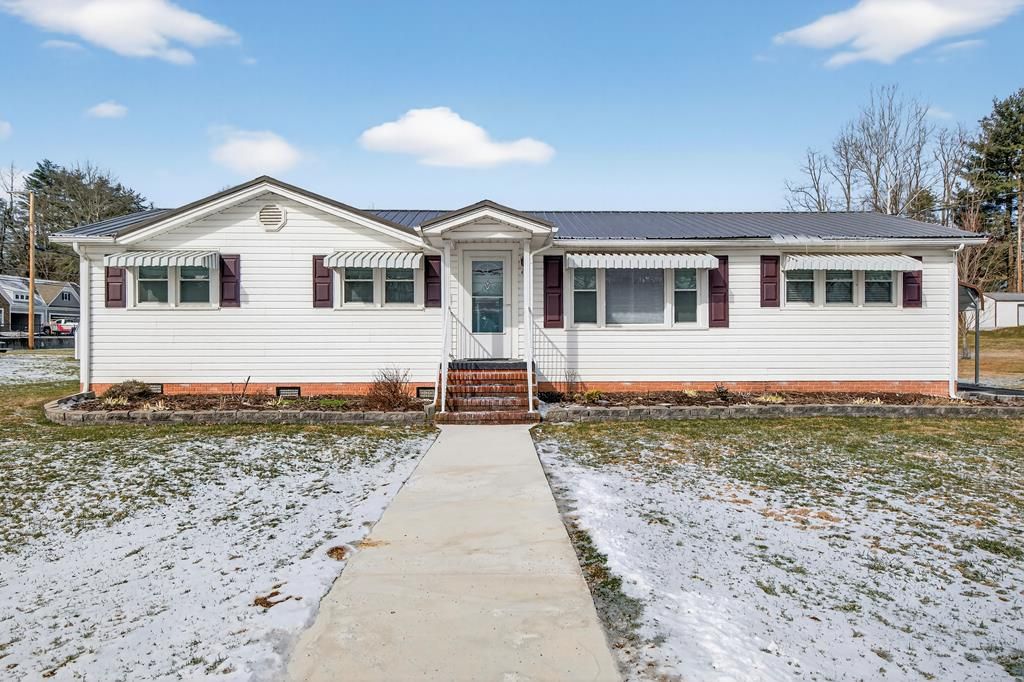 Photo of 407 Summers St., NE, Abingdon, VA 24210 (MLS # 104711)