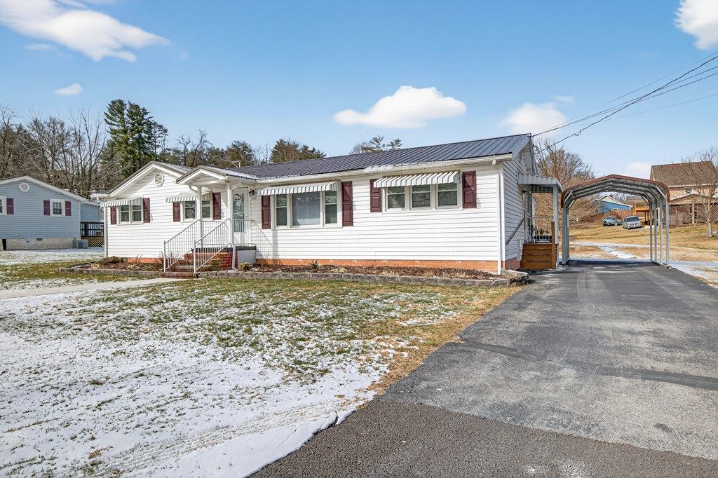 Photo of 407 Summers St., NE, Abingdon, VA 24210 (MLS # 104711)