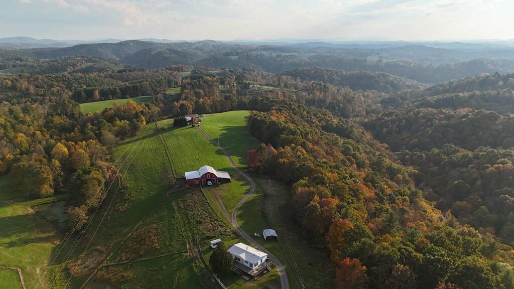 Photo of 175 Desperado Rd, Galax, VA 24333 (MLS # 112402)