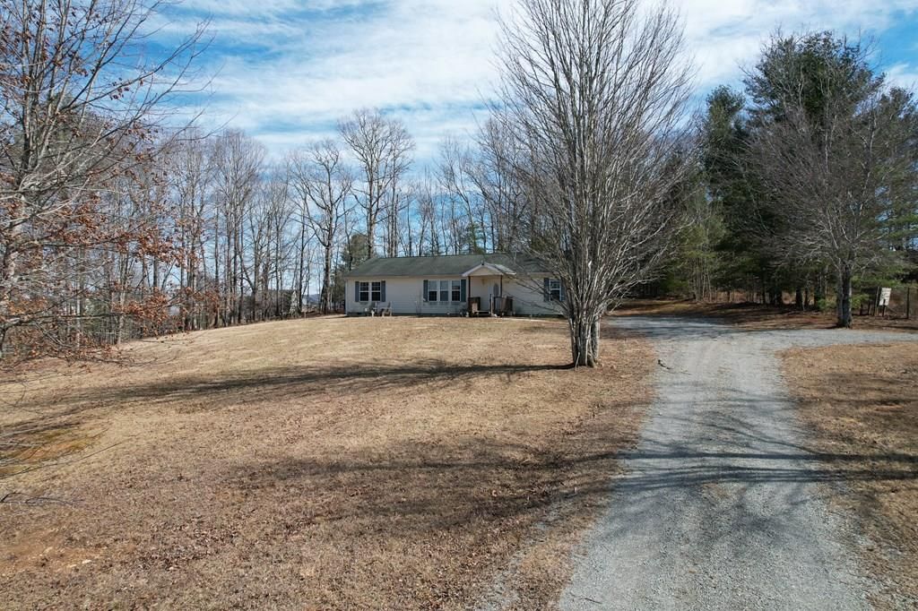 Photo of 515 Live Oak Lane, Galax, VA 24333 (MLS # 105899)