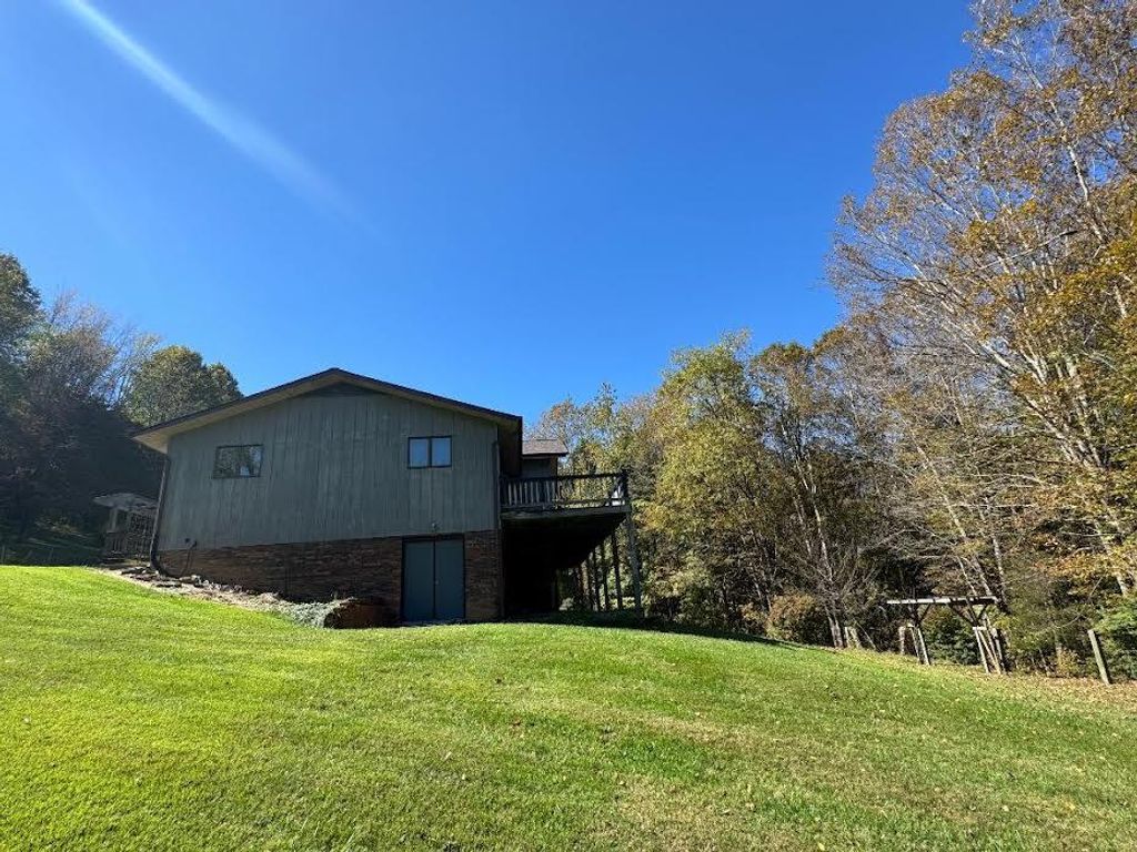 Photo of 205 Spring St, Cedar Bluff, VA 24609 (MLS # 103707)