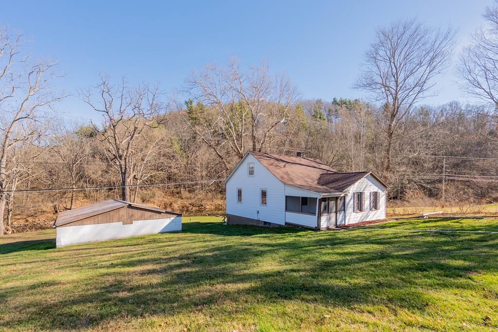 Photo of 950 Grayson Rd, Wytheville, VA 24382 (MLS # 104265)