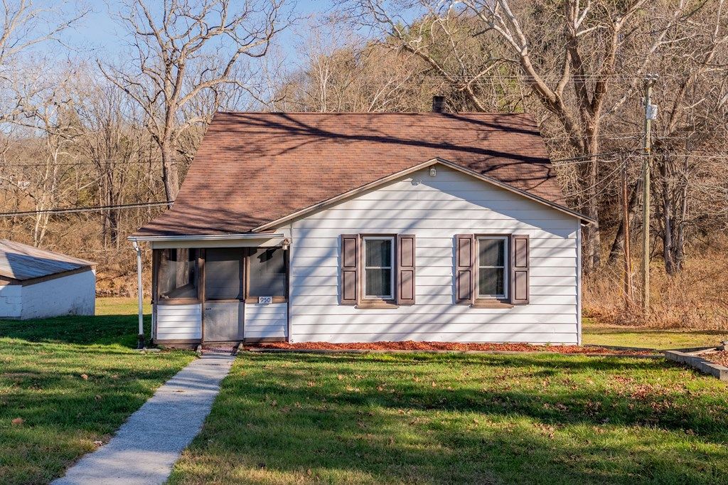 Photo of 950 Grayson Rd, Wytheville, VA 24382 (MLS # 104265)