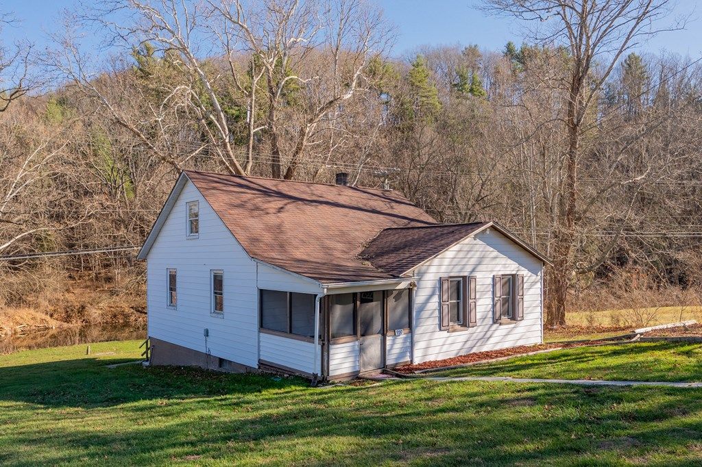Photo of 950 Grayson Rd, Wytheville, VA 24382 (MLS # 104265)