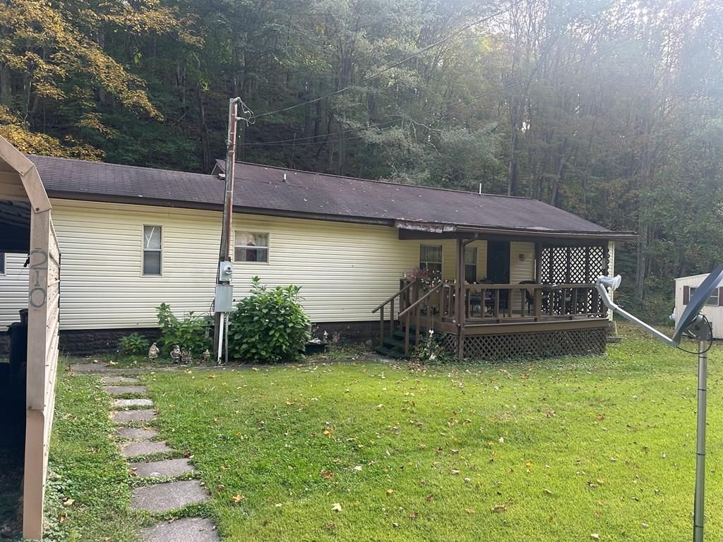 Photo of 210 Country Farms Rd, Cedar Bluff, VA 24609 (MLS # 103540)