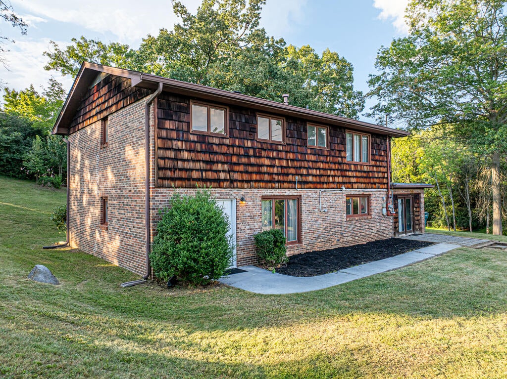 Photo of 344 Kilgore Drive, Bristol, VA 24201 (MLS # 111740)