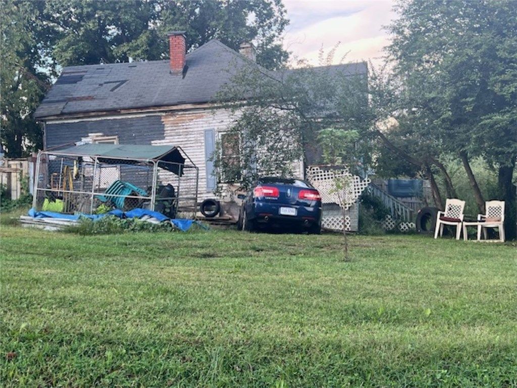 Photo of 1004 Maple Street, Bristol, VA 24201 (MLS # 103695)
