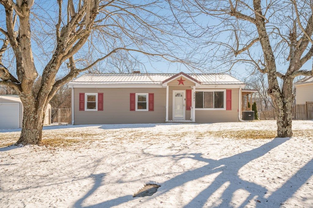 Photo of 3541 W Lee Hwy, Wytheville, VA 24382 (MLS # 104384)