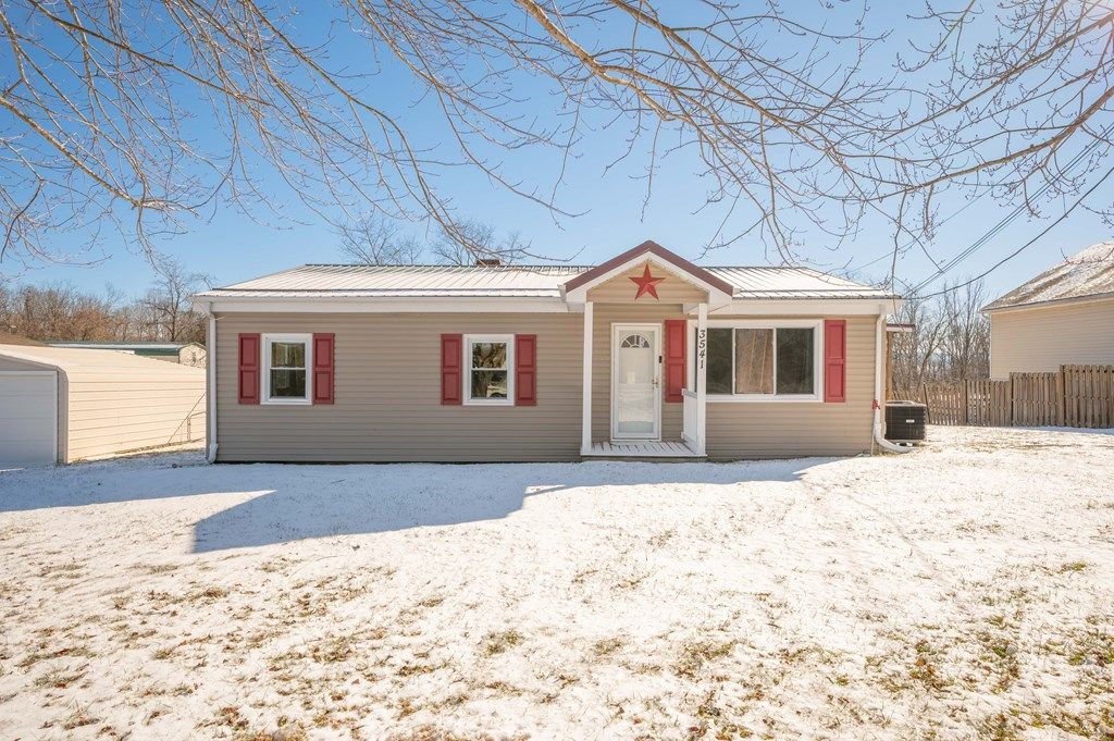 Photo of 3541 W Lee Hwy, Wytheville, VA 24382 (MLS # 104384)