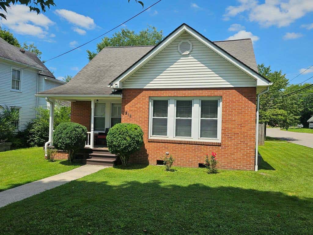 Photo of 218 Lee Street, Richlands, VA 24641 (MLS # 111157)