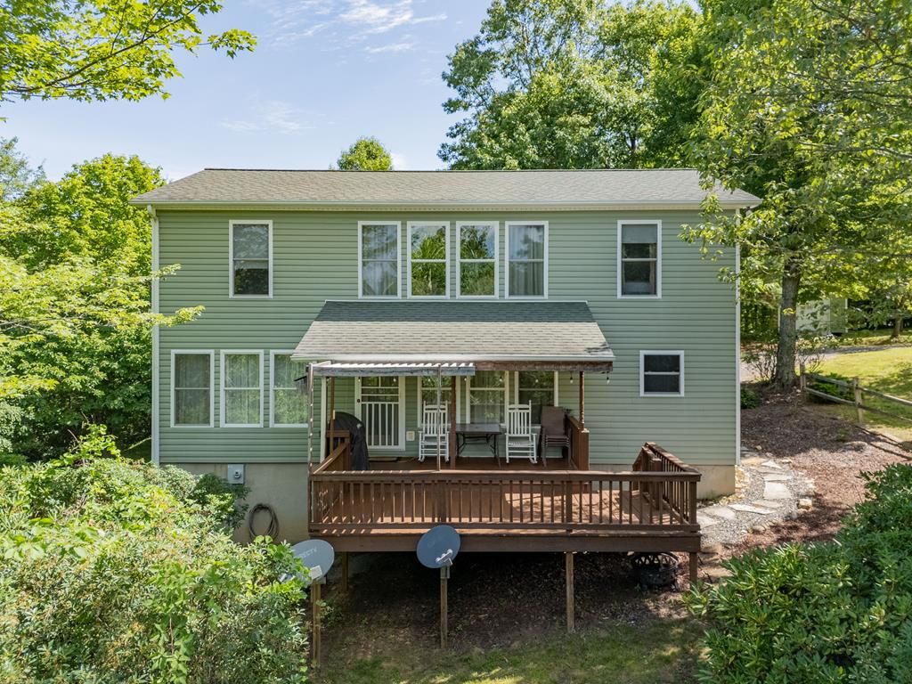 Photo of 136 Autumn Point Trl, Fancy Gap, VA 24328 (MLS # 100952)