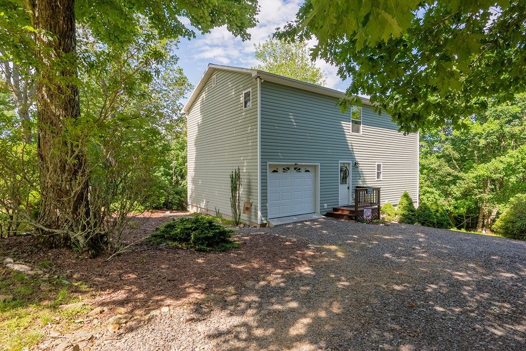 Photo of 136 Autumn Point Trl, Fancy Gap, VA 24328 (MLS # 100952)