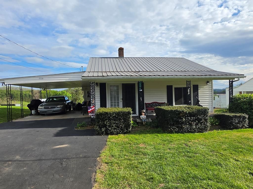 Photo of 1175 Greenville Rd, Galax, VA 24333 (MLS # 109645)