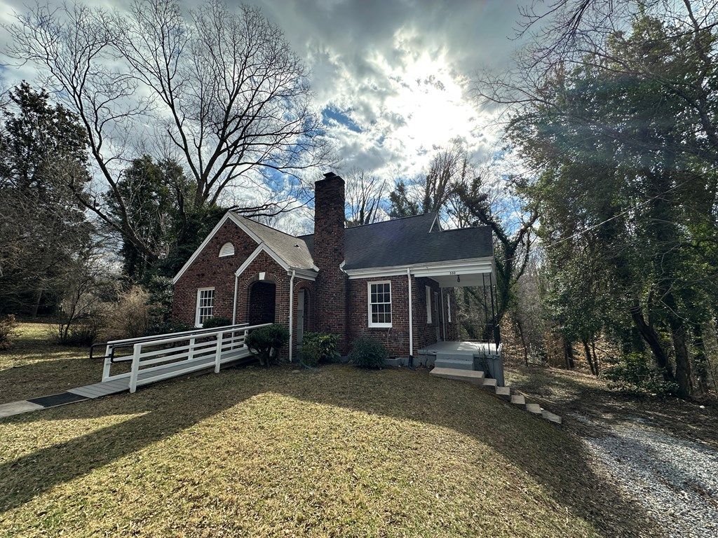 Photo of 330 Ridgewood Rd, Bassett, VA 24055 (MLS # 105805)