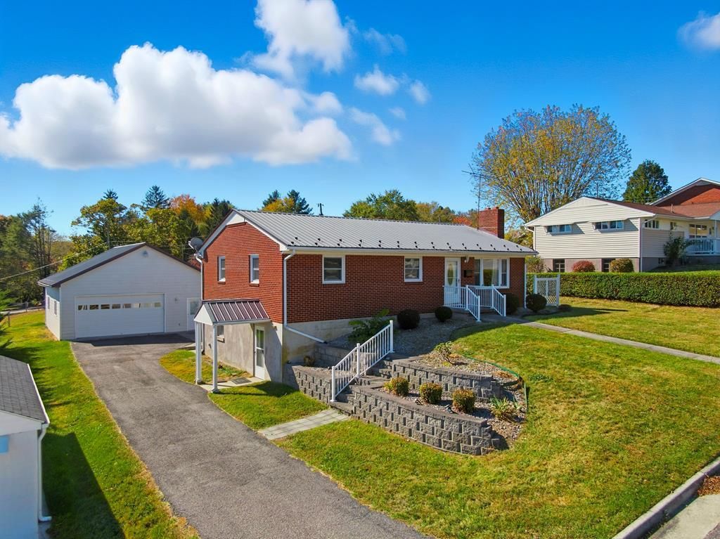 Photo of 945 N 5th St, Wytheville, VA 24382 (MLS # 103894)