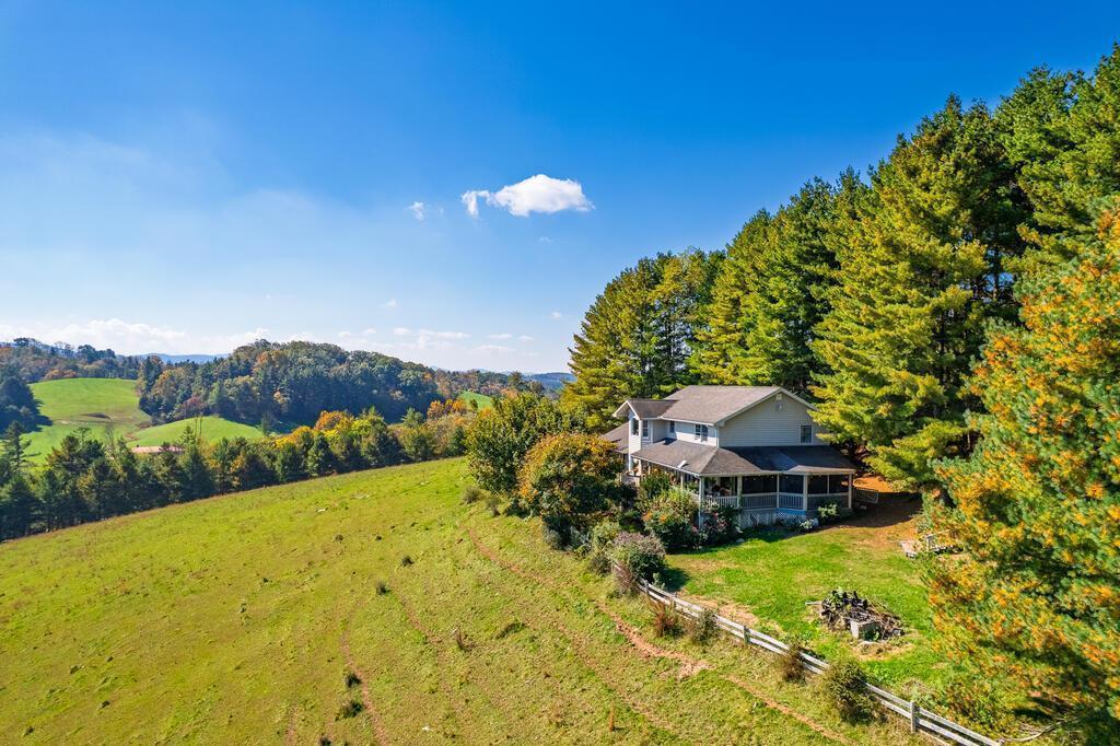 Photo of 138 Northview Ln, Independence, VA 24348 (MLS # 112372)