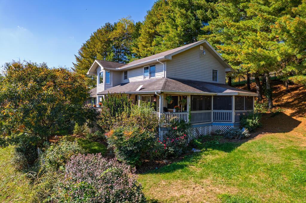 Photo of 138 Northview Ln, Independence, VA 24348 (MLS # 112372)
