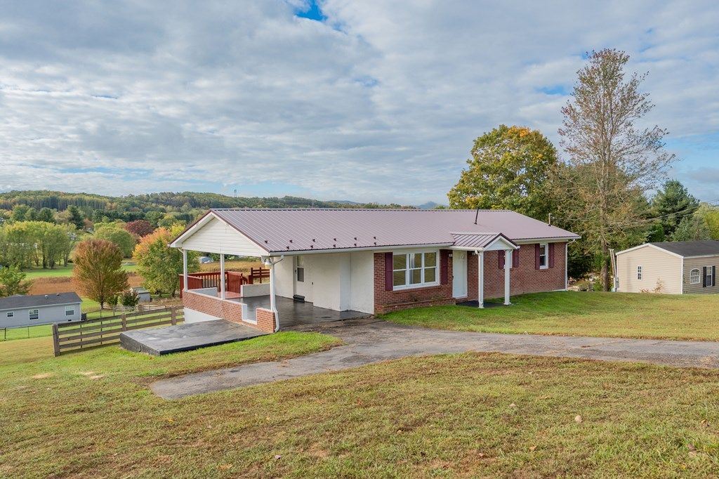 Photo of 578 Sheffey School Rd, Max Meadows, VA 24360 (MLS # 103759)