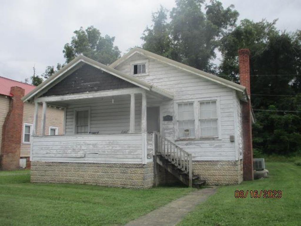 Photo of 1008 E First St, Richlands, VA 24641 (MLS # 109254)