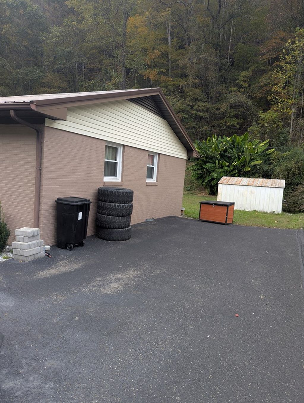 Photo of 1079 Highlawn Cir, Grundy, VA 24614 (MLS # 103787)