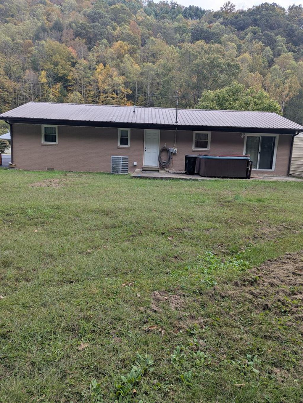 Photo of 1079 Highlawn Cir, Grundy, VA 24614 (MLS # 103787)