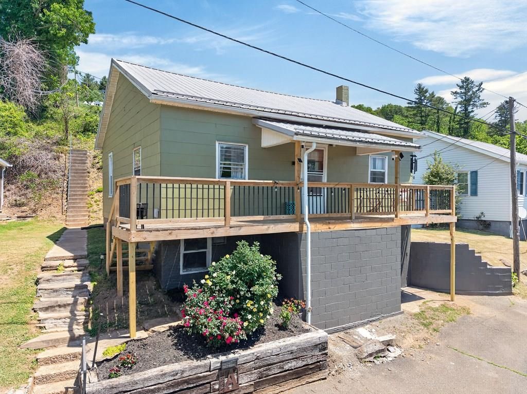 Photo of 411 Grayson St, Fries, VA 24330 (MLS # 110235)