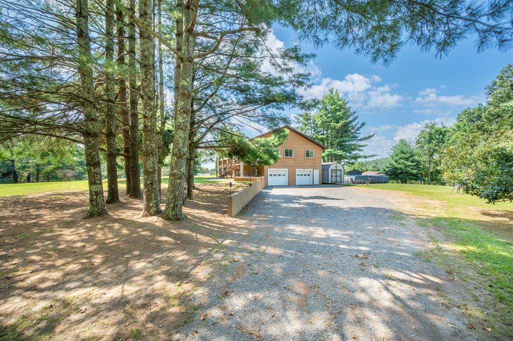 Fancy Gap, Virginia 24328, United States, 4 Bedrooms Bedrooms, ,2 BathroomsBathrooms,Residential,Active,202230