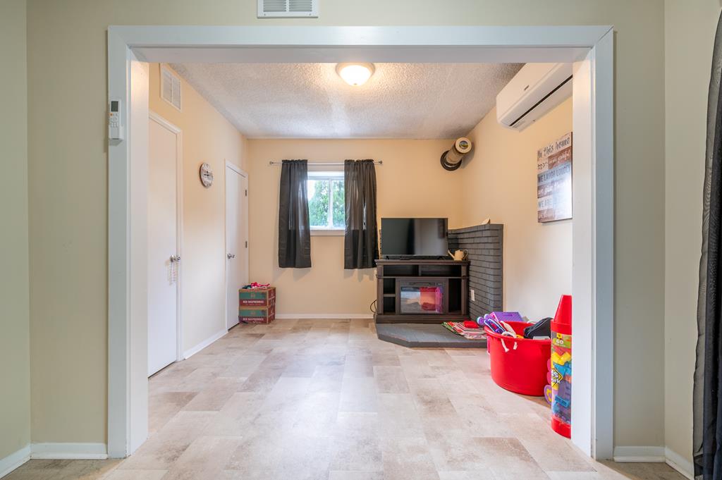 Fancy Gap, Virginia 24328, United States, 4 Bedrooms Bedrooms, ,2 BathroomsBathrooms,Residential,Active,202230