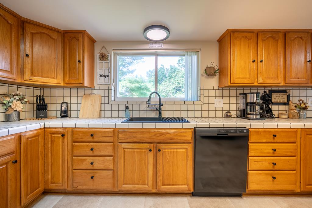 Fancy Gap, Virginia 24328, United States, 4 Bedrooms Bedrooms, ,2 BathroomsBathrooms,Residential,Active,202230