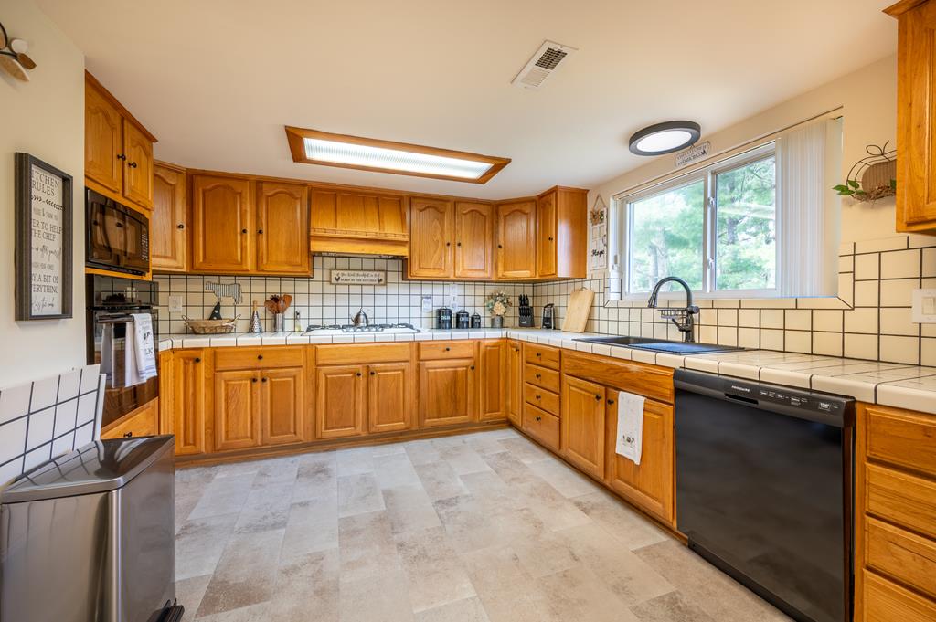 Fancy Gap, Virginia 24328, United States, 4 Bedrooms Bedrooms, ,2 BathroomsBathrooms,Residential,Active,202230