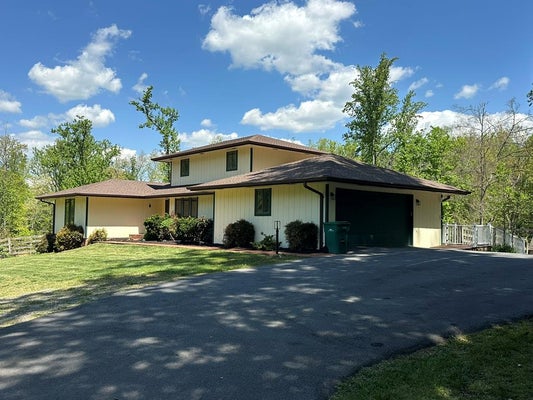 21506 PLANTATION RD, BRISTOL, VA 24202 - Image 2a23d7bf2b7d5a481df6f4c7f61c727e/2209771079
