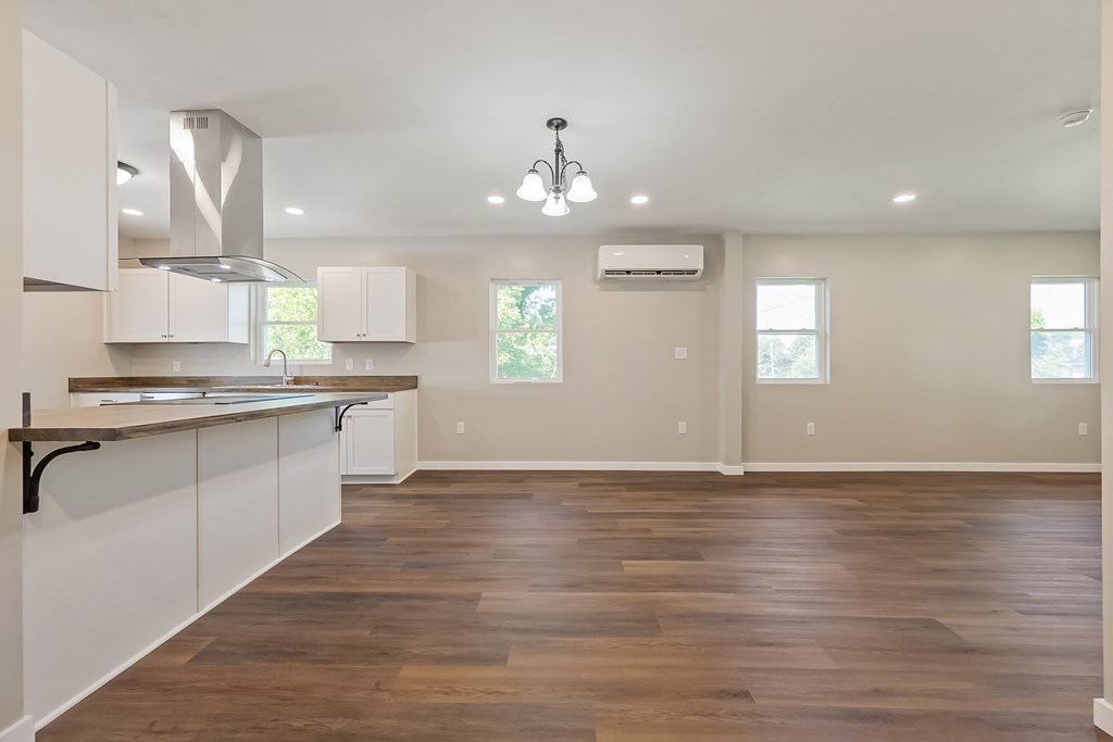 Wytheville, Virginia 24382, United States, 2 Bedrooms Bedrooms, ,2 BathroomsBathrooms,Residential,Contingent,179966