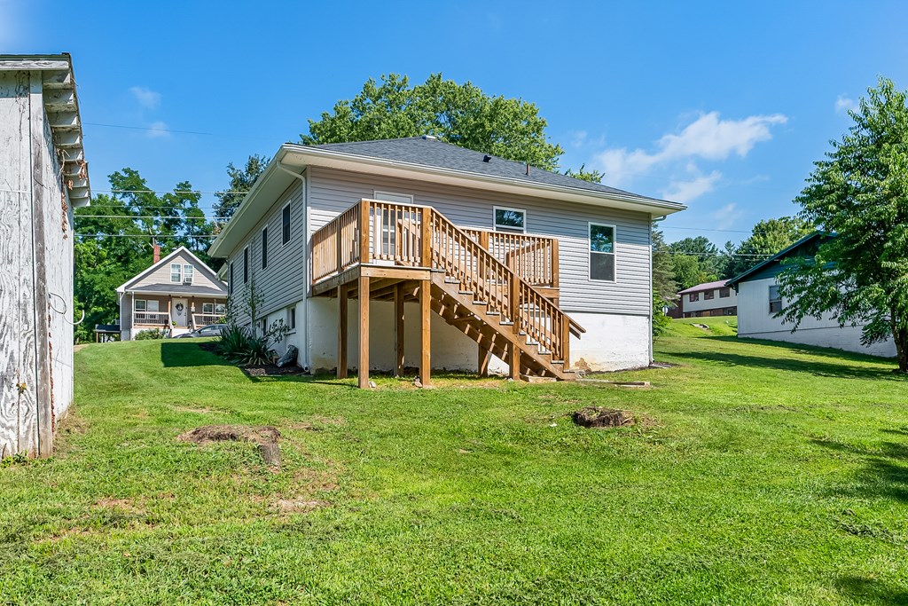 Wytheville, Virginia 24382, United States, 2 Bedrooms Bedrooms, ,2 BathroomsBathrooms,Residential,Contingent,179966