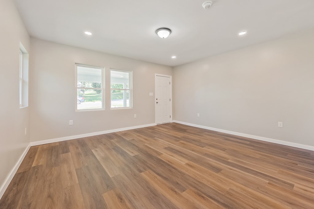 Wytheville, Virginia 24382, United States, 2 Bedrooms Bedrooms, ,2 BathroomsBathrooms,Residential,Contingent,179966