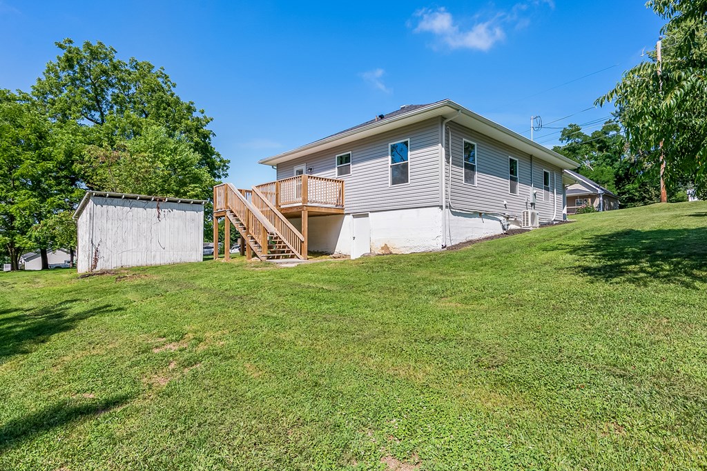 Wytheville, Virginia 24382, United States, 2 Bedrooms Bedrooms, ,2 BathroomsBathrooms,Residential,Contingent,179966