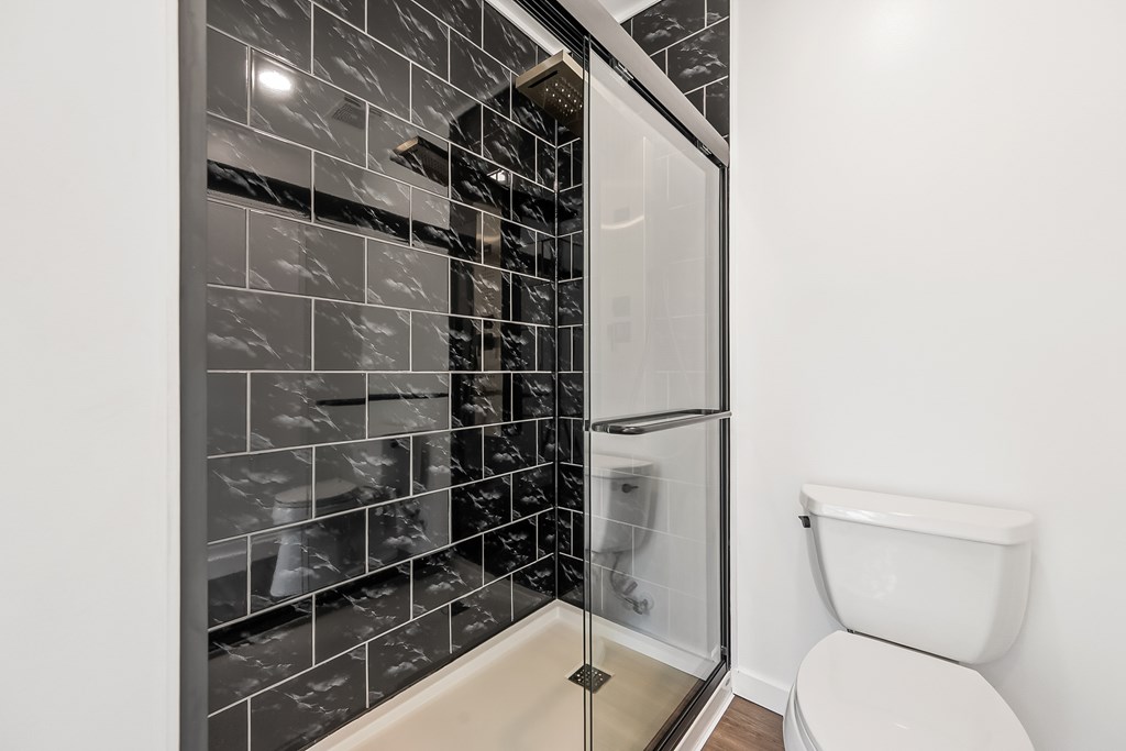 Wytheville, Virginia 24382, United States, 2 Bedrooms Bedrooms, ,2 BathroomsBathrooms,Residential,Contingent,179966