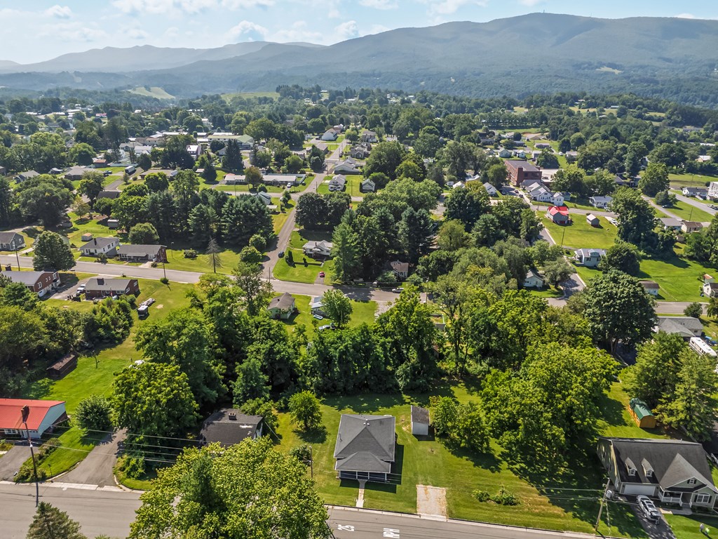 Wytheville, Virginia 24382, United States, 2 Bedrooms Bedrooms, ,2 BathroomsBathrooms,Residential,Contingent,179966