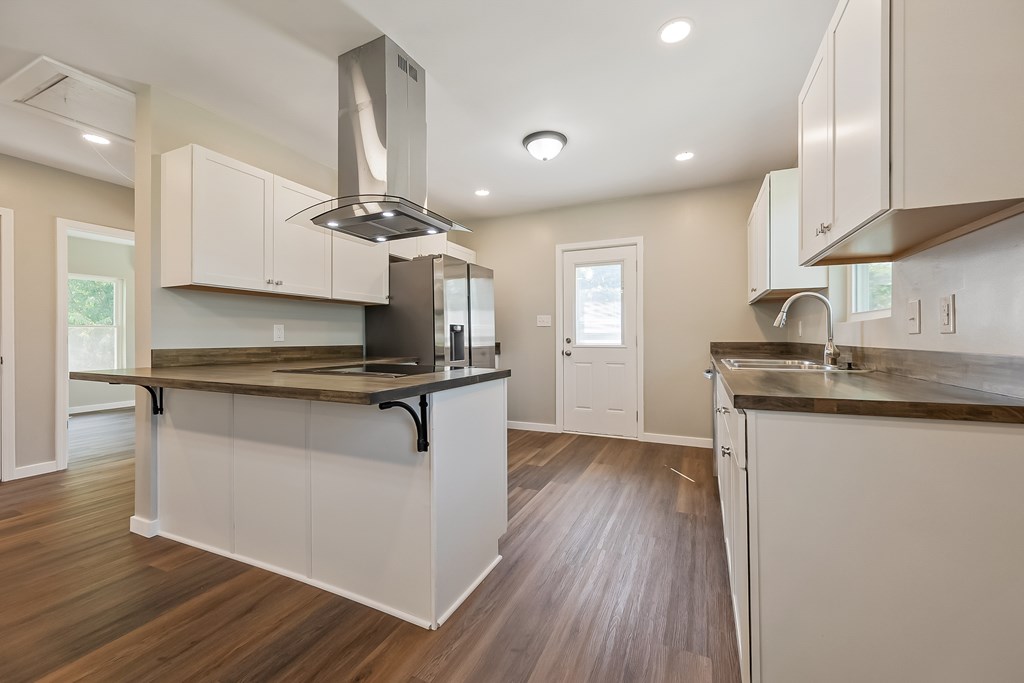 Wytheville, Virginia 24382, United States, 2 Bedrooms Bedrooms, ,2 BathroomsBathrooms,Residential,Contingent,179966