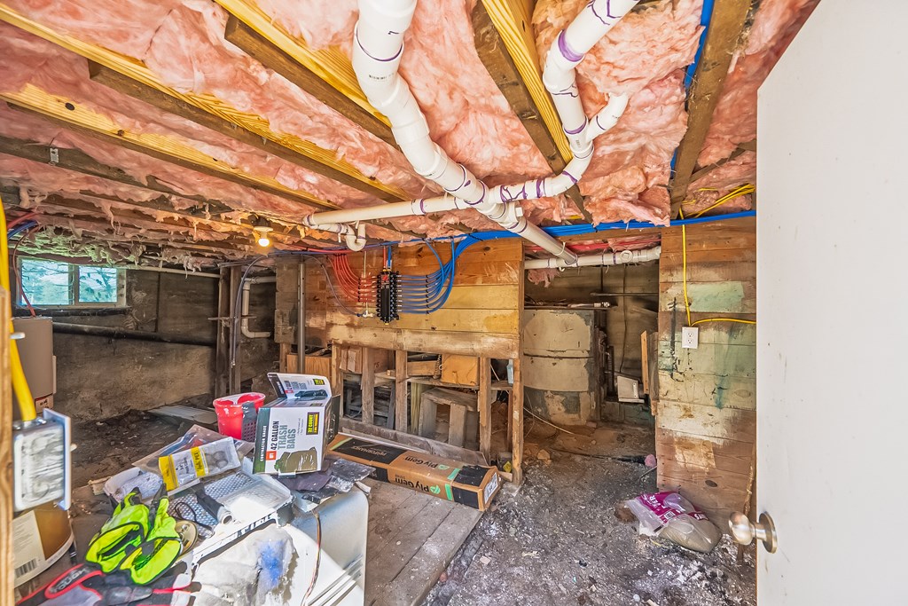 Wytheville, Virginia 24382, United States, 2 Bedrooms Bedrooms, ,2 BathroomsBathrooms,Residential,Contingent,179966