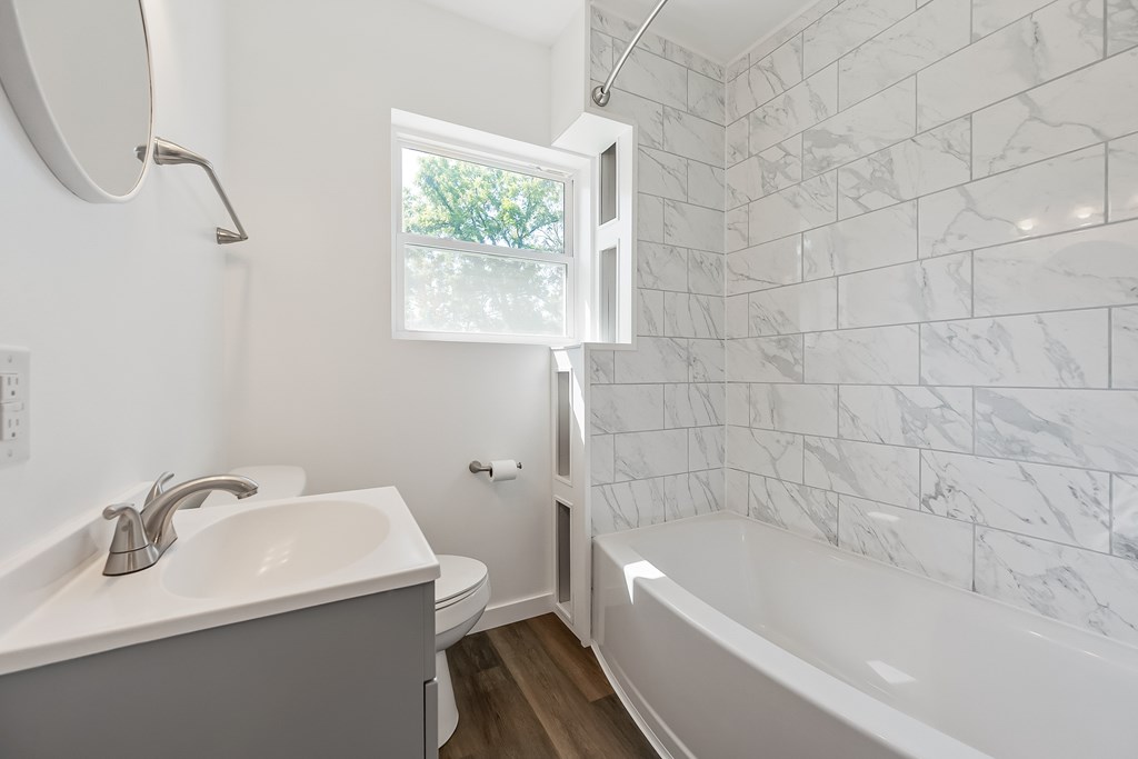 Wytheville, Virginia 24382, United States, 2 Bedrooms Bedrooms, ,2 BathroomsBathrooms,Residential,Contingent,179966